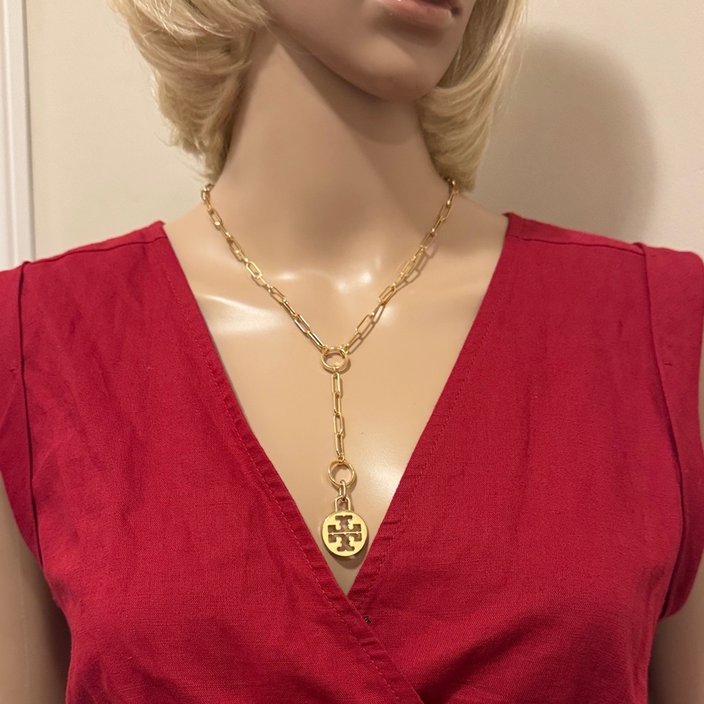 NEW✨Pendant with Tory Burch
Round Logo charm/medallion - Picture 4 of 4